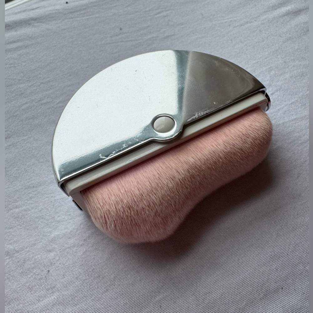 Glossier blender Brush
